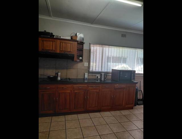 3 BEDROOM PROPERTY TO RENT IN MONTGOMERY PARK